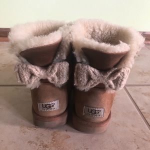 Ugg boots with bow size 8
